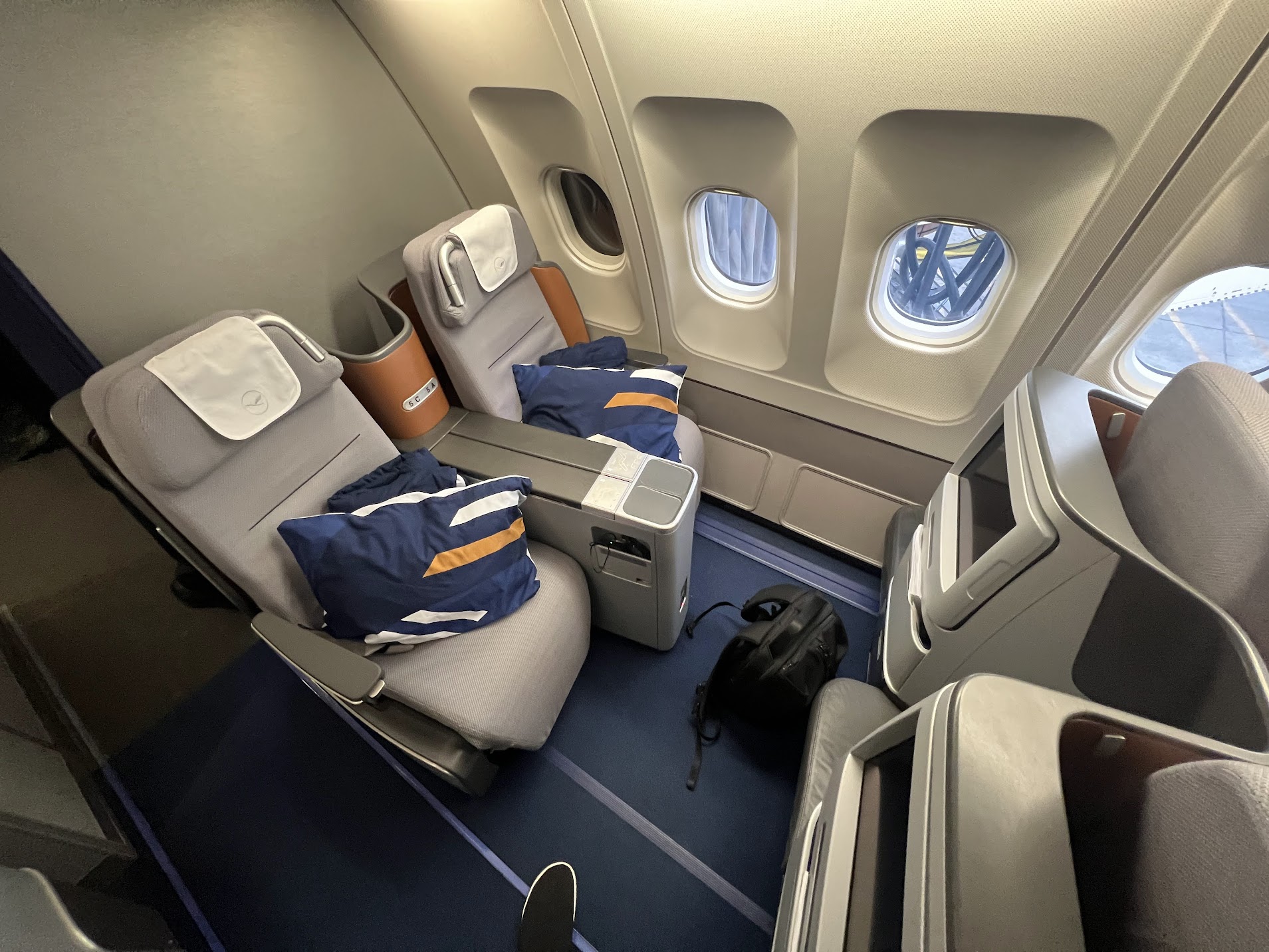 Lufthansa’s Airbus A340-300 Business Class Review by a Tall Traveler: Oldie but Goodie